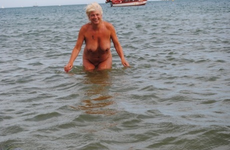 granny beach hot sex picture