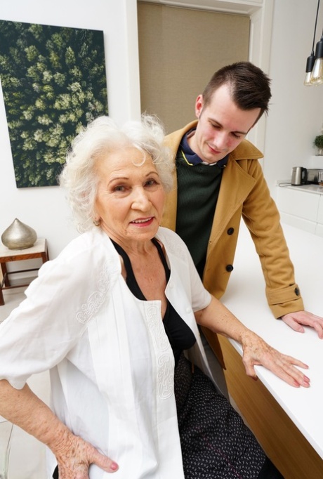 granny seduces boy erotic photos