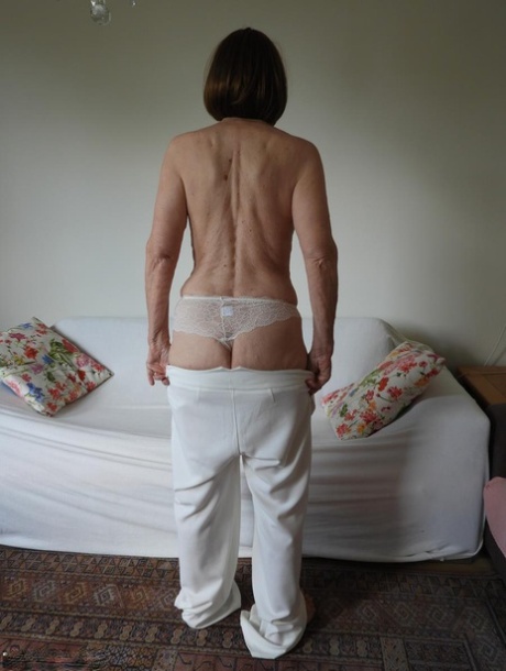 babička se ohnula docela sexy fotky