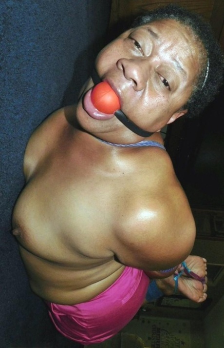 黒人BDSM 美しいヌード 画像