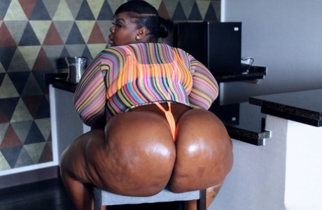 thick ebony milf perfect pic
