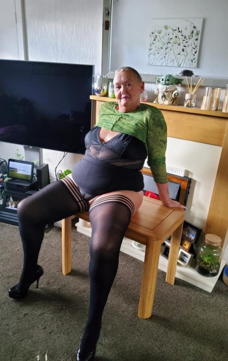 old granny art nude pic