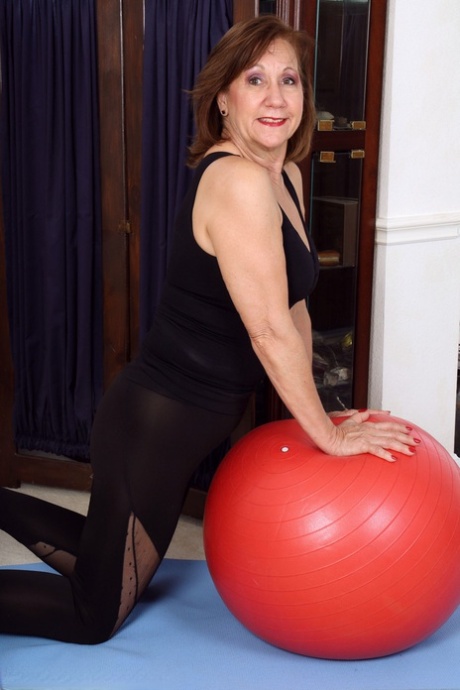 mature yoga pants beautiful xxx galleries
