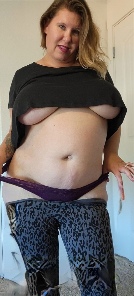 pompino in bikini pornografico erotico Immagine