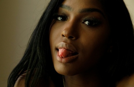 Kelsey Jones model hd pic