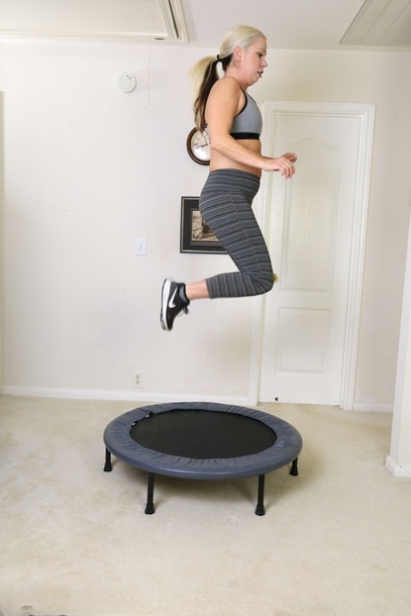 mature yoga pants porn img