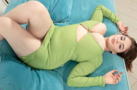 大胸少女 漂亮的 圖片