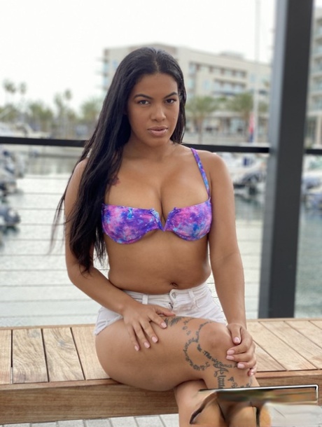 ebony shorts porn pics