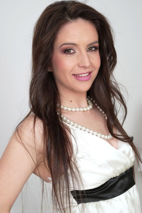 brunette cougar sexy nude img