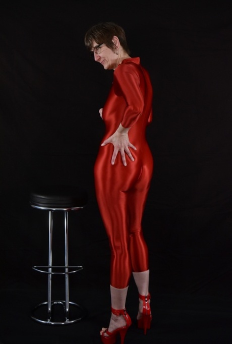 mature yoga pants art nude images