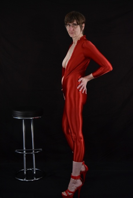 mature yoga pants beautiful xxx pic
