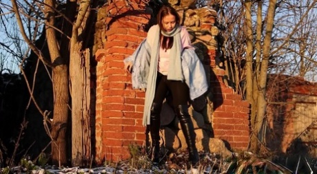 asiatisk pissing naken foto