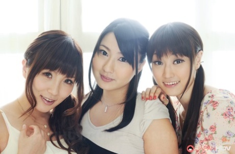japanese lesbian hot photos