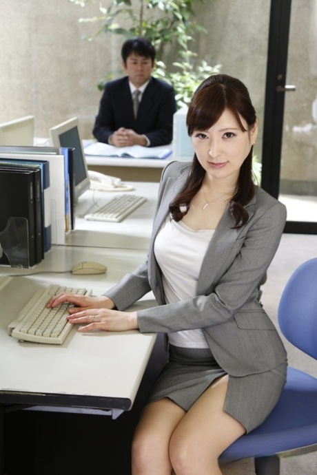 asian secretary free porn images