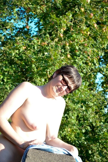 brýle s velkými prsy vysoká kvalita pěkné fotografie