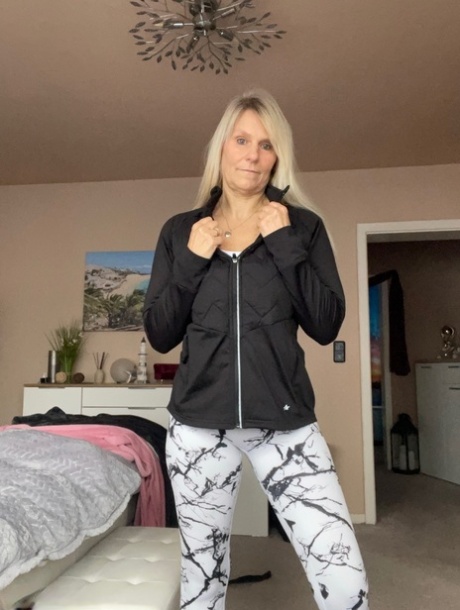 mature yoga pants hot naked pics