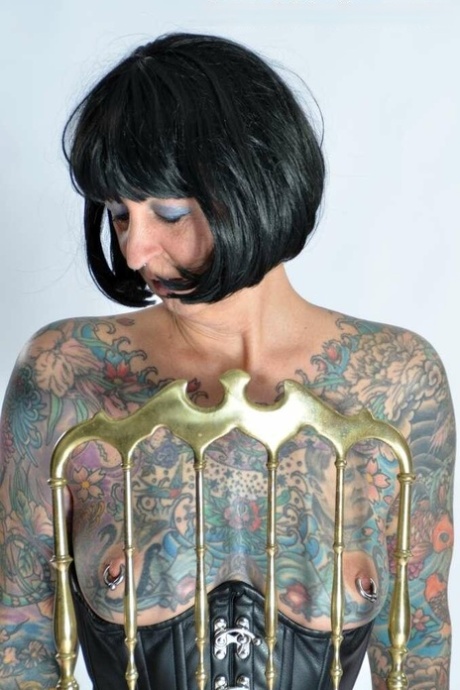 milf tatouée beau haut galerie