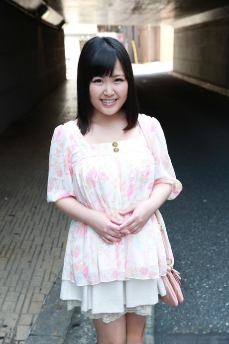 curvy asian nice img