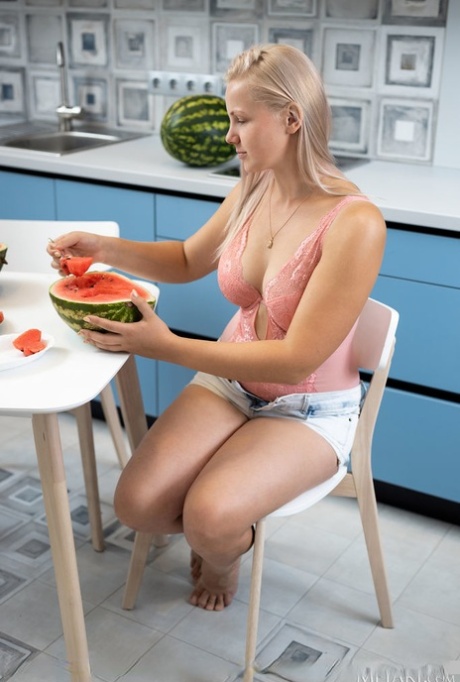 adolescente aux formes généreuses exclusivité de haute qualité archive
