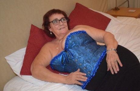grand-mère ronde porno nu archive
