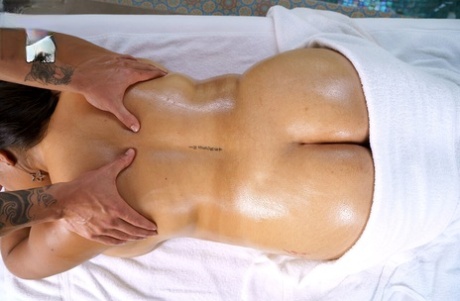 oiled bbw nudes gallery