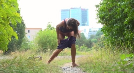 model se středovým rozložením horký nahý img