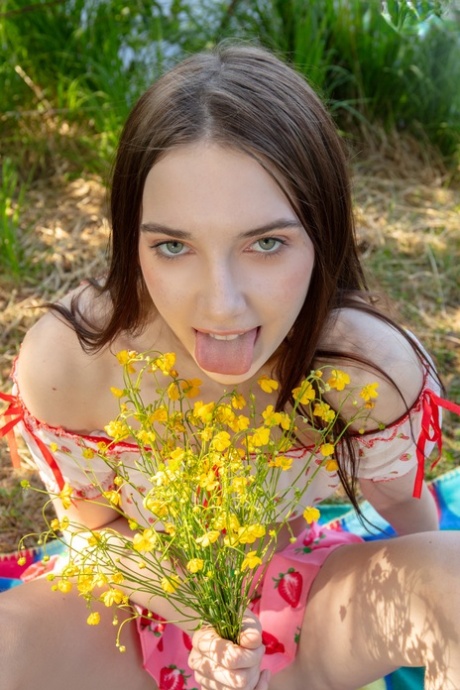 skinny teen solo naked photos