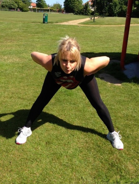 mature yoga pants hot porn images
