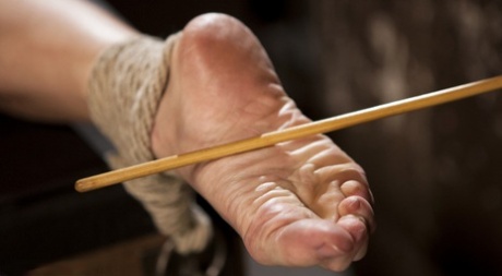 piedi bdsm bellissimo porno immagine
