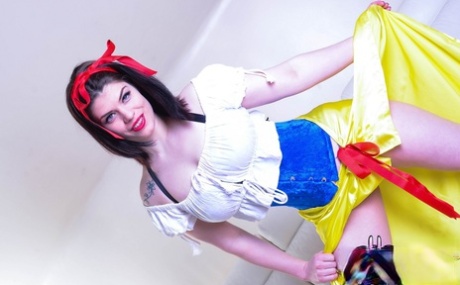 Lucia Love model free photo