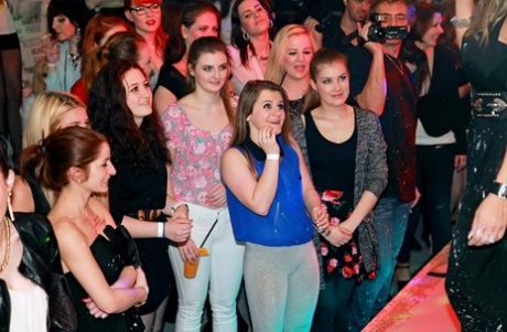 publiczne miganie idealne porno fotka