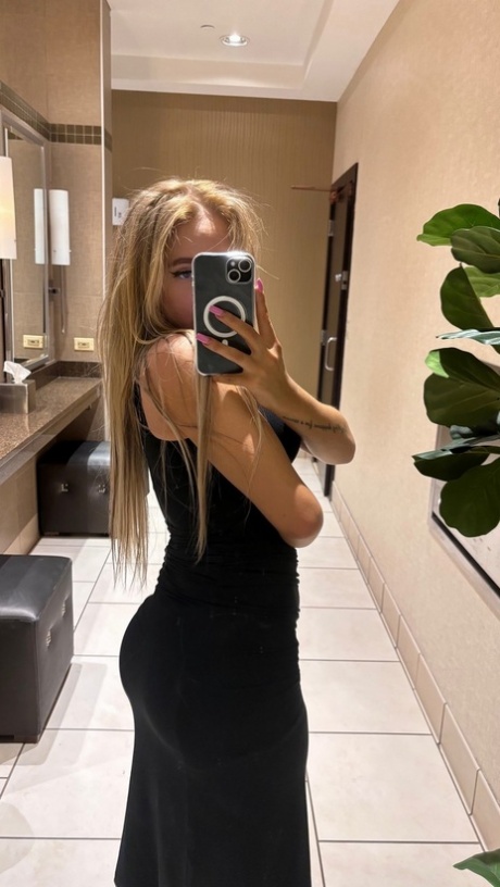 vorgebeugtes Selfie perfekte pornographische bild