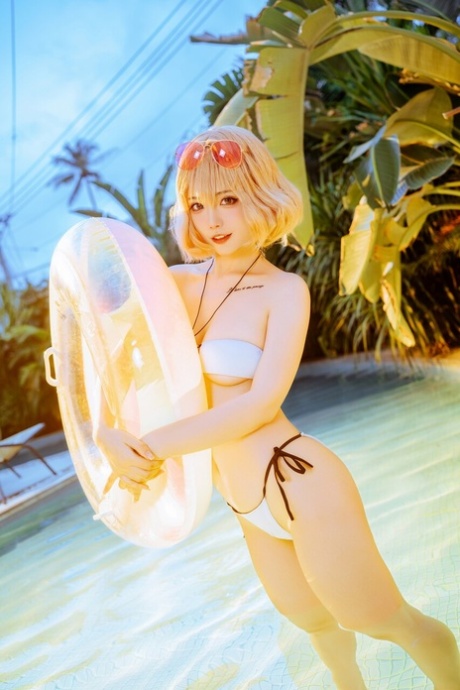petite blonde sympa érotique photo