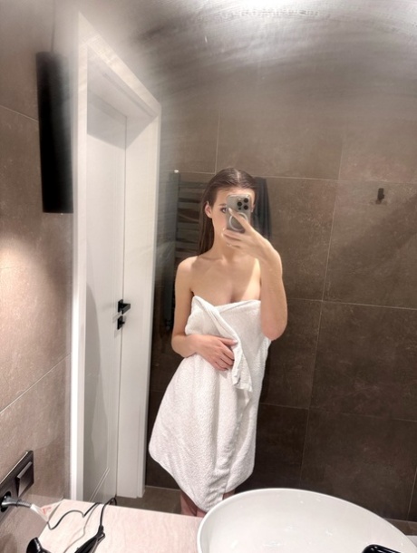 mirror selfie porn picture