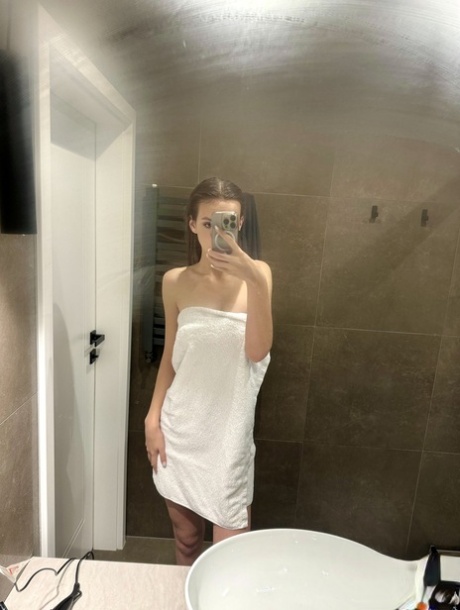 mirror selfie free naked galleries