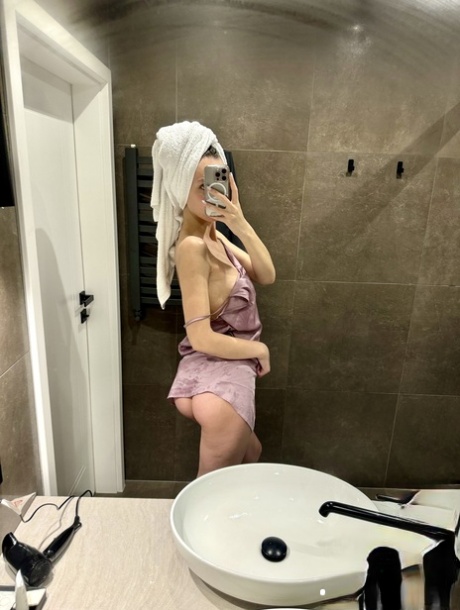 bent over selfie free xxx photo