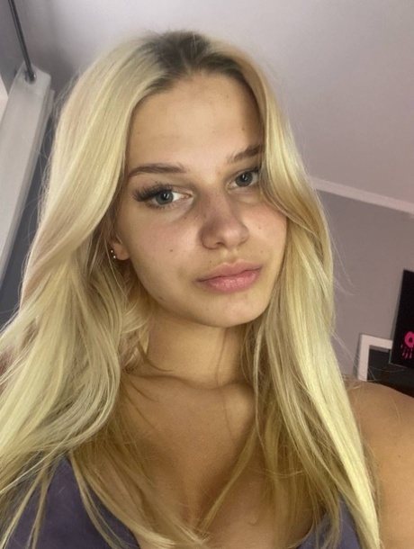 skinny teen solo sexy photos