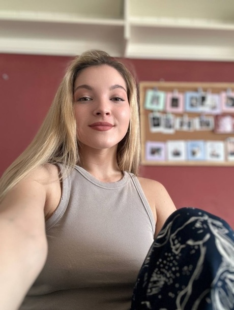 blonde selfie hot pictures