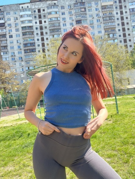Rothaarige Yogahosen porno nette galerien