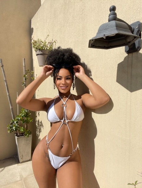 ebony model pornographic picture