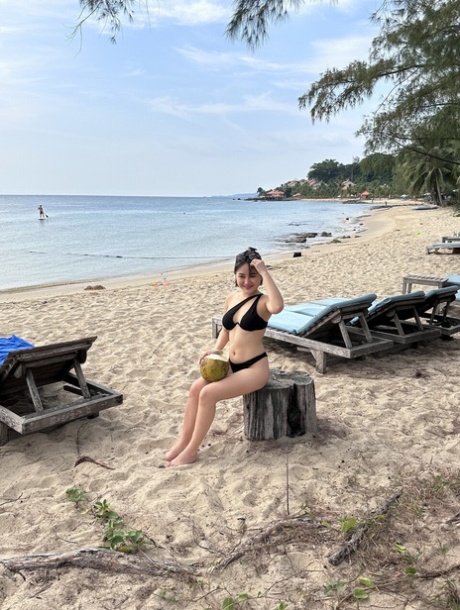 plage asiatique sexy nue photo