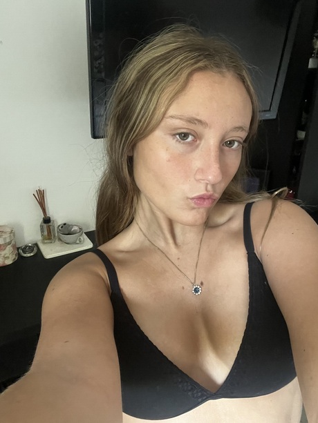 selfie en lingerie haut nu img