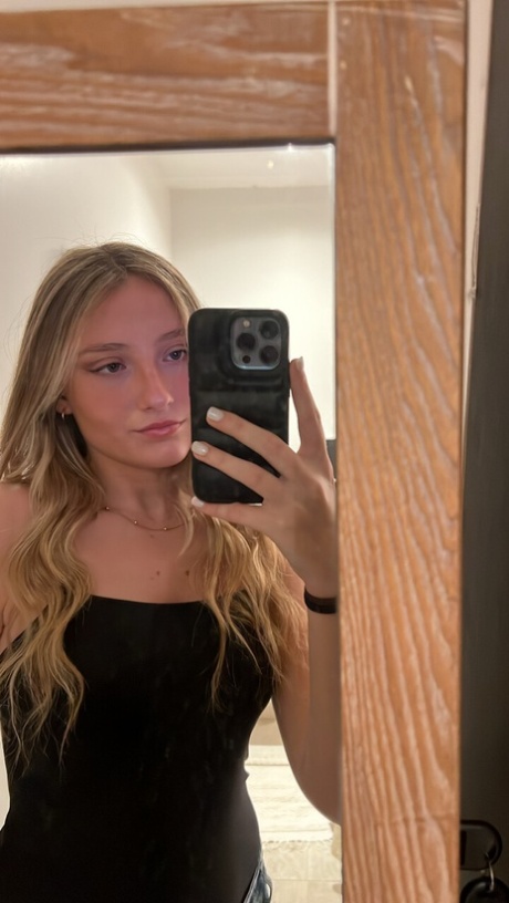 blonde selfie pornos img