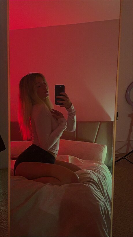 mirror selfie hot photo