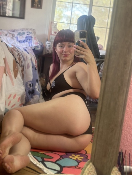 bøjet over selfie hd erotisk billede