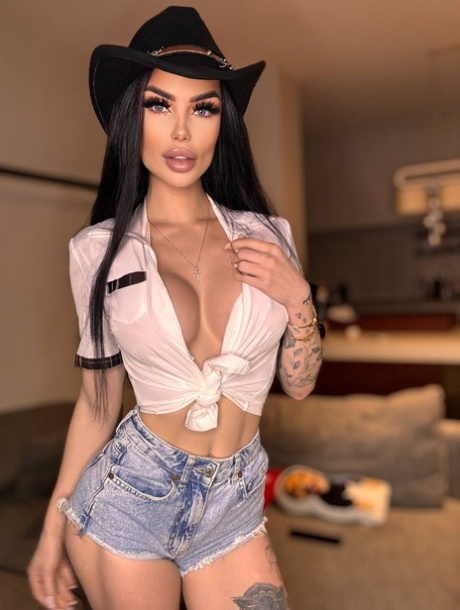 tetas falsas delgadas hd bonita archivo