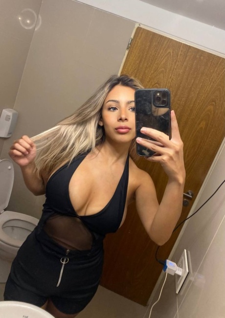 selfie de tetas grandes superior perfecto imágenes
