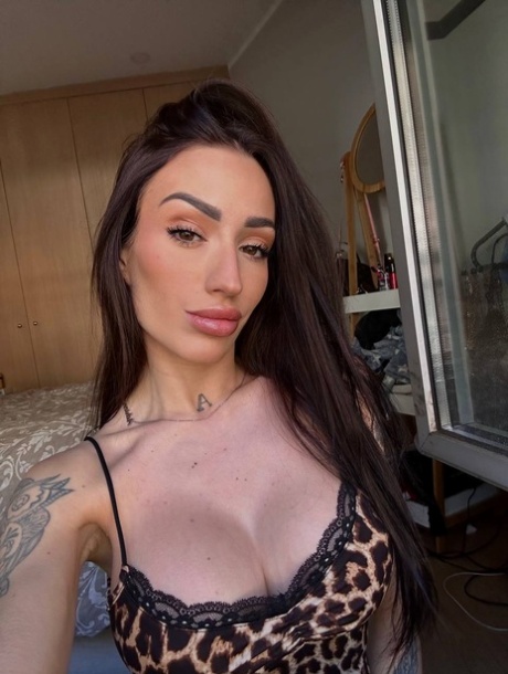 tatouage gros seins haut gratuit photos