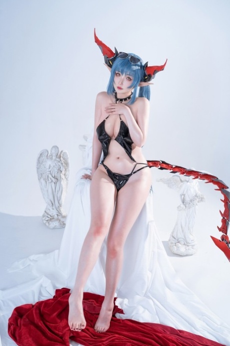 cosplay s velkými prsy nahá exkluzivní obr