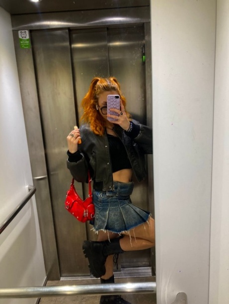 teen mirror pretty pic